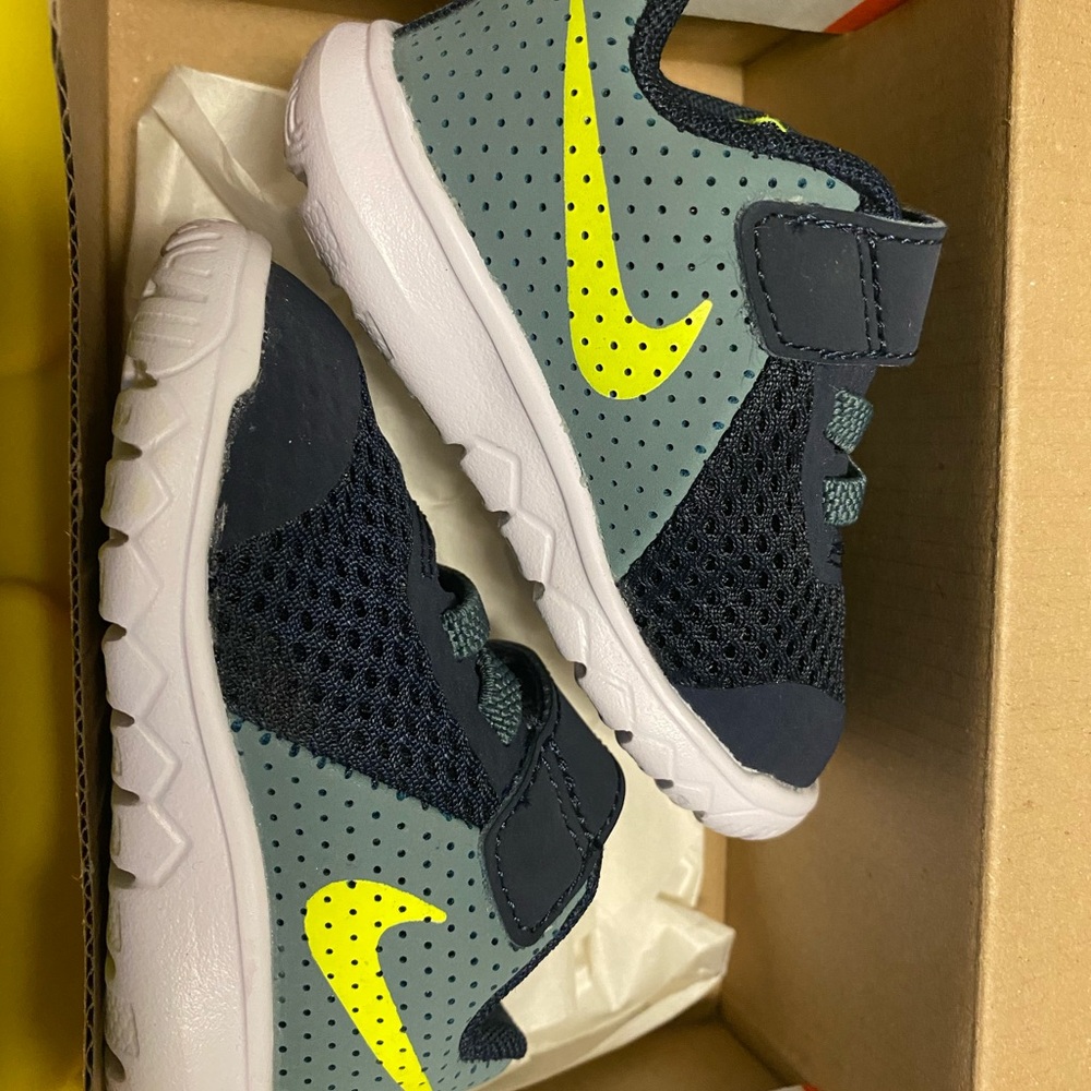 Nike Gray and Yellow Sneakers with Velcro Closure